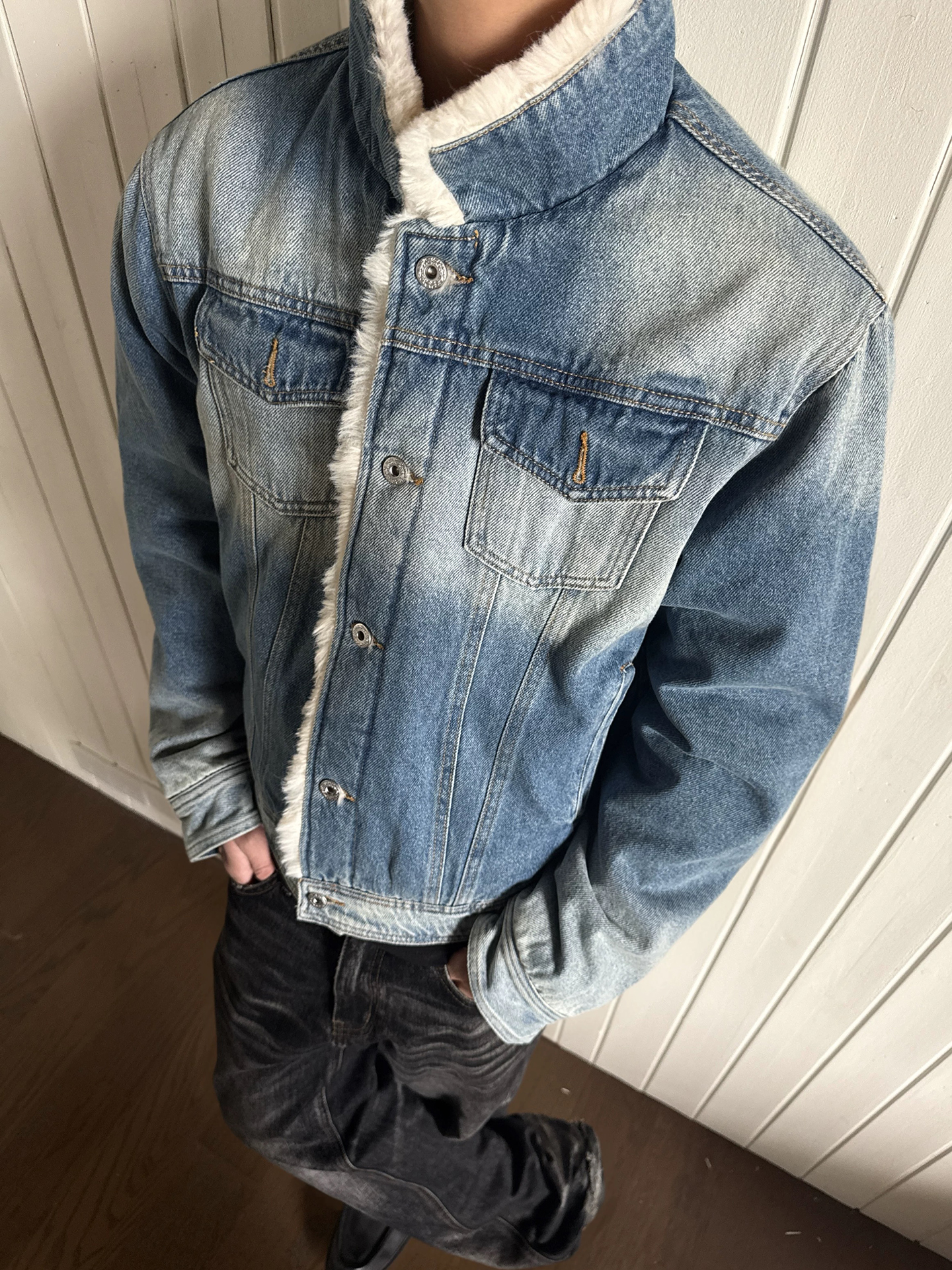 Milan Street Style Worn-In Den - Street Fashion Of Milan บทวิจารณ์และราคา